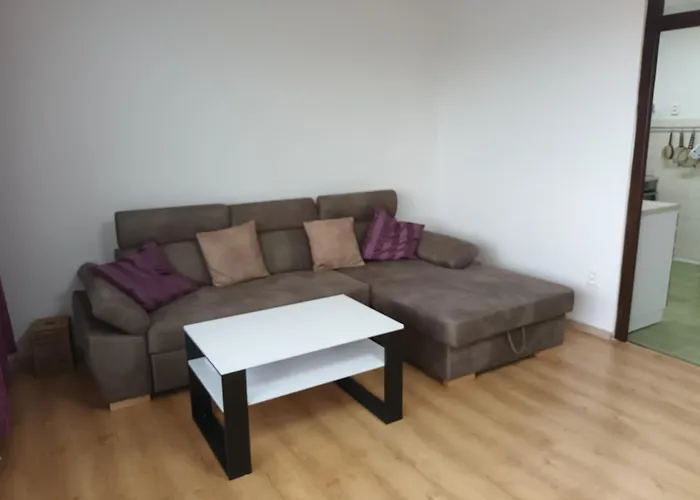 V řadovém Domě * Sadská